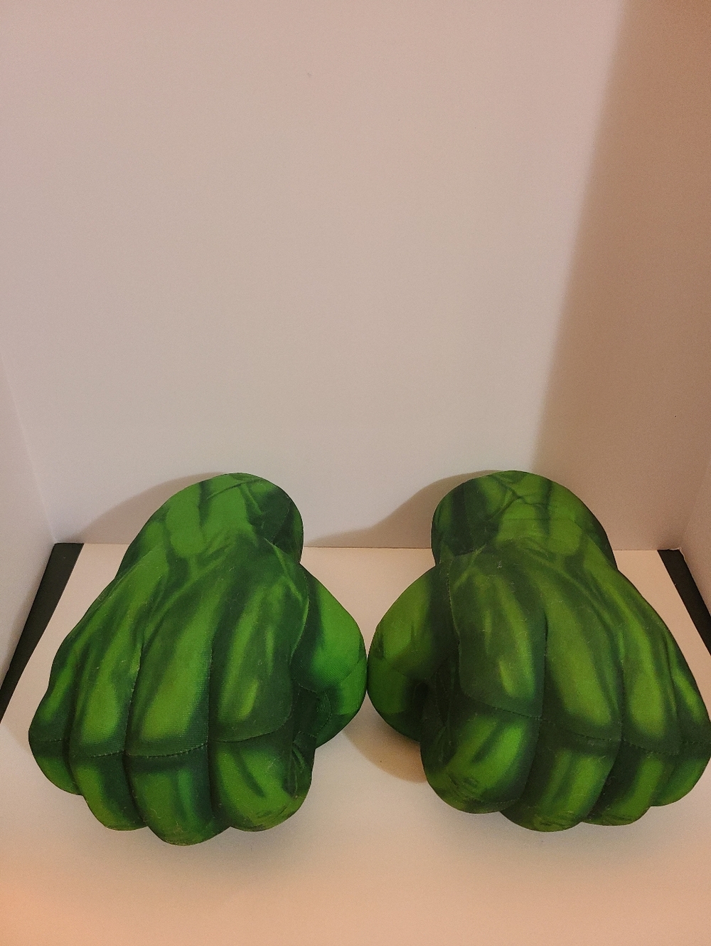 Incredible Hulk Smash Hands Plush Fists Zongba Gloves Green, Pre-owned